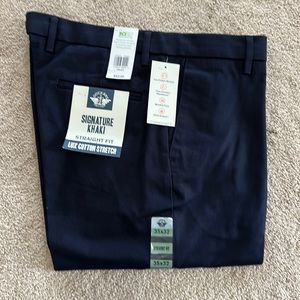 Men’s Dockers Signature Khaki, Straight Fit Pants. New with tags.  35x32